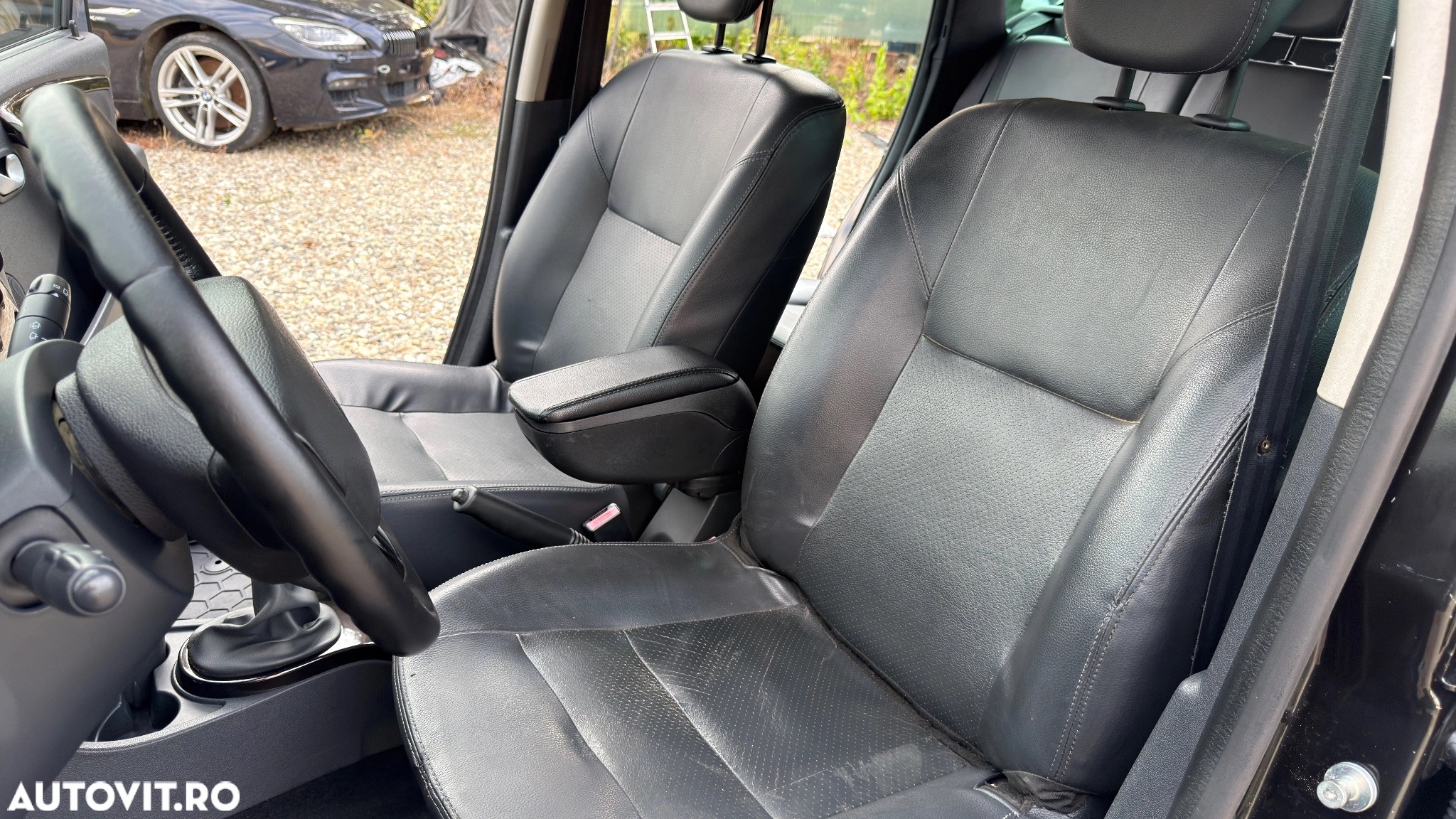Dacia Duster 4x4 Prestige - poza 6